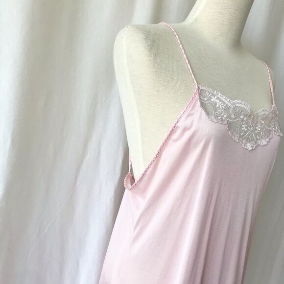 Vintage Dominique pink nylon nightgown size M - Picture 3 of 10